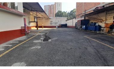 Parqueadero en Arriendo, Los Colores, Medellin 600 m2
