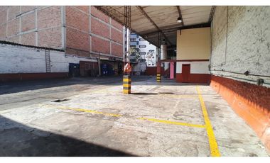 Parqueadero en Arriendo, Los Colores, Medellin 600 m2
