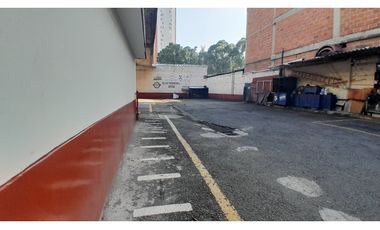 Parqueadero en Arriendo, Los Colores, Medellin 600 m2