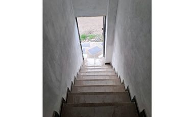 BODEGA-PARQUEADERO CON APARTAMENTOS VILLAVICENCIO