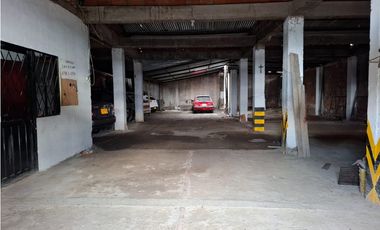 BODEGA-PARQUEADERO CON APARTAMENTOS VILLAVICENCIO