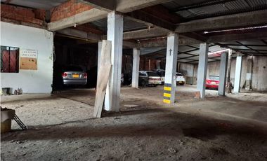 BODEGA-PARQUEADERO CON APARTAMENTOS VILLAVICENCIO