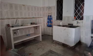 BODEGA-PARQUEADERO CON APARTAMENTOS VILLAVICENCIO