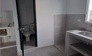 BODEGA-PARQUEADERO CON APARTAMENTOS VILLAVICENCIO