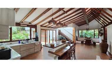 Casa campestre ubicada en el municipio de Rionegro, Antioquia.