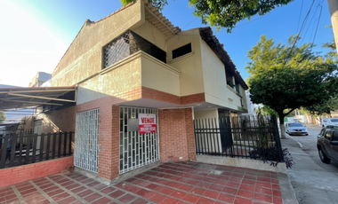 Venta de casa esquinera con 2 locales comerciales Jardín Santa Marta