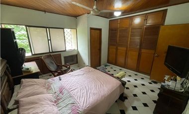 Venta de casa esquinera con 2 locales comerciales Jardín Santa Marta