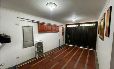 Venta de casa esquinera con 2 locales comerciales Jardín Santa Marta