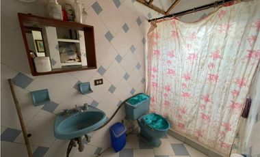 Venta de casa esquinera con 2 locales comerciales Jardín Santa Marta