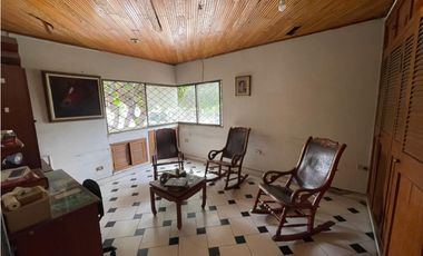 Venta de casa esquinera con 2 locales comerciales Jardín Santa Marta