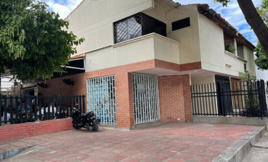 Venta de casa esquinera con 2 locales comerciales Jardín Santa Marta