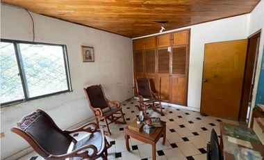 Venta de casa esquinera con 2 locales comerciales Jardín Santa Marta