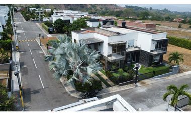 FINCA EN SOPETRAN EN UNIDAD CERRADA