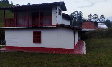 FINCA EN VENTA EN EL RETIRO VEREDA EL CHUSCAL.