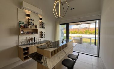 CASA DE UN NIVEL EN VENTA EN MARINA DE PUNTA TIBURÓN