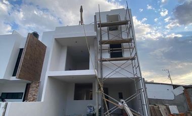 Casa en venta con cuatro recamaras y terraza en Tlaxcala