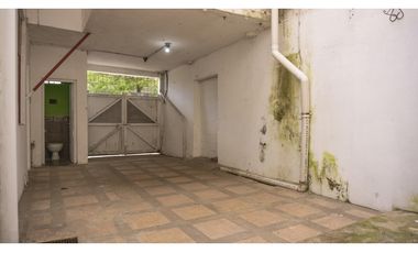 Venta | Importante inmueble sobre esquina | Rentabilidad asegurada.