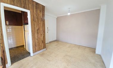 Departamento 3 amb. a la calle - Cerrito y Av. J. B. Justo