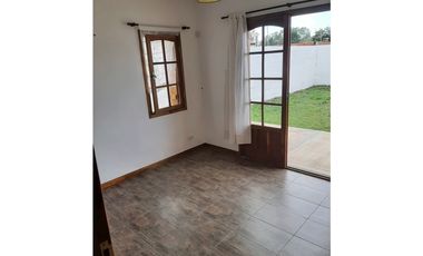 Casa 3 amb, con garage y parque - Angelelli y 11 de Septiembre