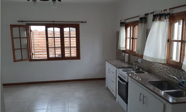 Casa 3 amb, con garage y parque - Angelelli y 11 de Septiembre