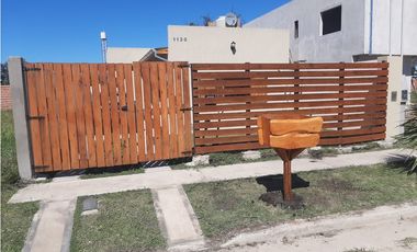 Casa 3 amb, con garage y parque - Angelelli y 11 de Septiembre