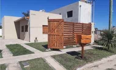 Casa 3 amb, con garage y parque - Angelelli y 11 de Septiembre