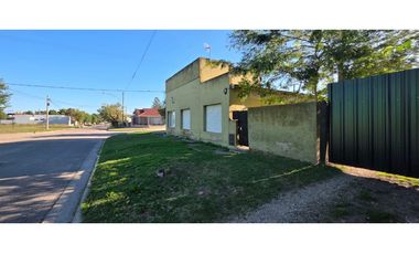 Se vende casa + departamento + local comercial.