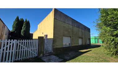 Se vende casa + departamento + local comercial.