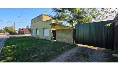 Se vende casa + departamento + local comercial.