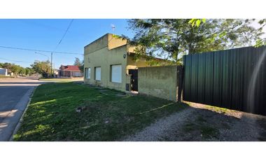 Se vende casa + departamento + local comercial.