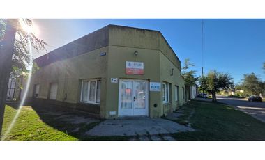 Se vende casa + departamento + local comercial.