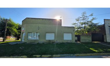 Se vende casa + departamento + local comercial.
