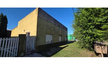 Se vende casa + departamento + local comercial.