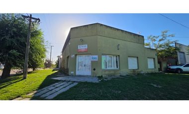 Se vende casa + departamento + local comercial.