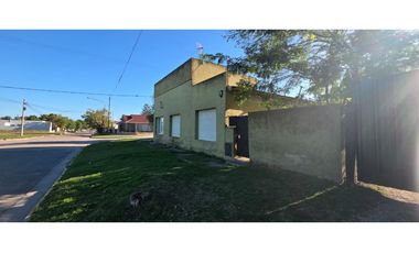 Se vende casa + departamento + local comercial.