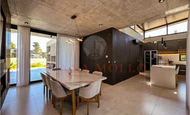 CASA EN VENTA EN BARRIO PRIVADO - PIONEROS PINAMAR - 6 AMB. CON PILETA