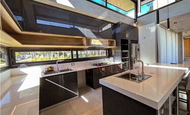 CASA EN VENTA EN BARRIO PRIVADO - PIONEROS PINAMAR - 6 AMB. CON PILETA