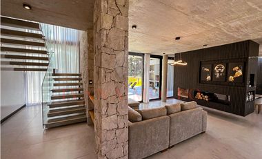 CASA EN VENTA EN BARRIO PRIVADO - PIONEROS PINAMAR - 6 AMB. CON PILETA