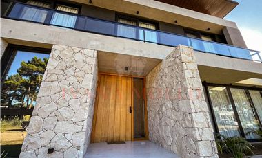 CASA EN VENTA EN BARRIO PRIVADO - PIONEROS PINAMAR - 6 AMB. CON PILETA