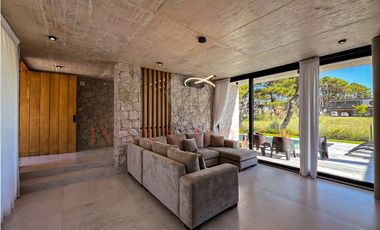 CASA EN VENTA EN BARRIO PRIVADO - PIONEROS PINAMAR - 6 AMB. CON PILETA