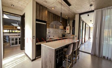 CASA EN VENTA EN BARRIO PRIVADO - PIONEROS PINAMAR - 6 AMB. CON PILETA