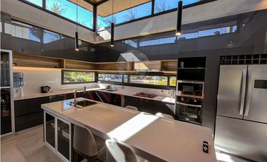 CASA EN VENTA EN BARRIO PRIVADO - PIONEROS PINAMAR - 6 AMB. CON PILETA