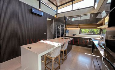 CASA EN VENTA EN BARRIO PRIVADO - PIONEROS PINAMAR - 6 AMB. CON PILETA