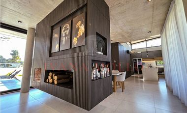 CASA EN VENTA EN BARRIO PRIVADO - PIONEROS PINAMAR - 6 AMB. CON PILETA