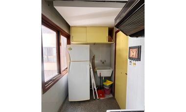 ALQUILER 24 MESES - TRES AMBIENTES EN LA PERLA CON BALCÓN SALIENTE