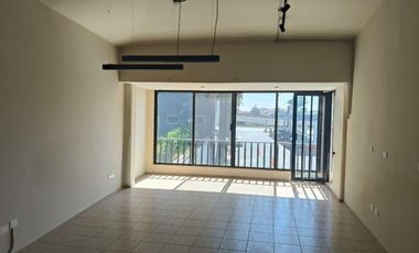 Local comercial en renta, Via Atlixcayotl.