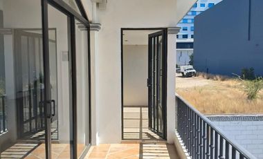 Local comercial en renta, Via Atlixcayotl.