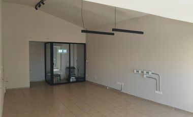 Local comercial en renta, Via Atlixcayotl.