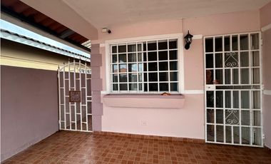 SE VENDE CASA EN ARRAIJAN URB. EL EDEN CON 3 HABITACIONES Y PATIO