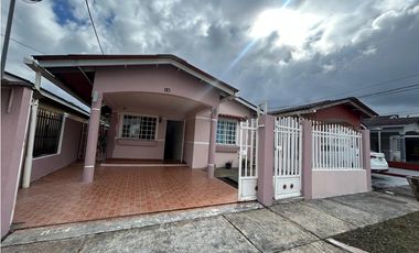 SE VENDE CASA EN ARRAIJAN URB. EL EDEN CON 3 HABITACIONES Y PATIO